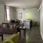 Smart Modern Contemporary 1 Bedroom 1 Bathroom Apt.
