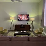 Smart Modern Contemporary 1 Bedroom 1 Bathroom Apt.