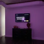 Smart Modern Contemporary 1 Bedroom 1 Bathroom Apt.