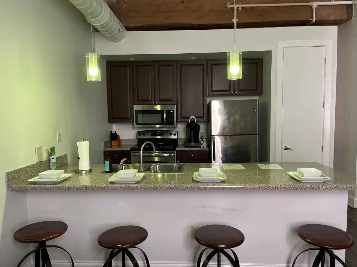 Smart Modern Contemporary 1 Bedroom 1 Bathroom Apt.